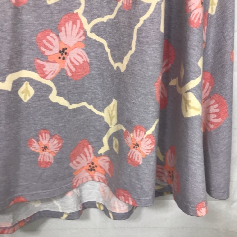 LulaRoe tunic top Sz S flowered Short sleeve - Picture 2 of 5
